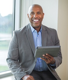 person wearing dentures in Freedom and sitting on a window sill